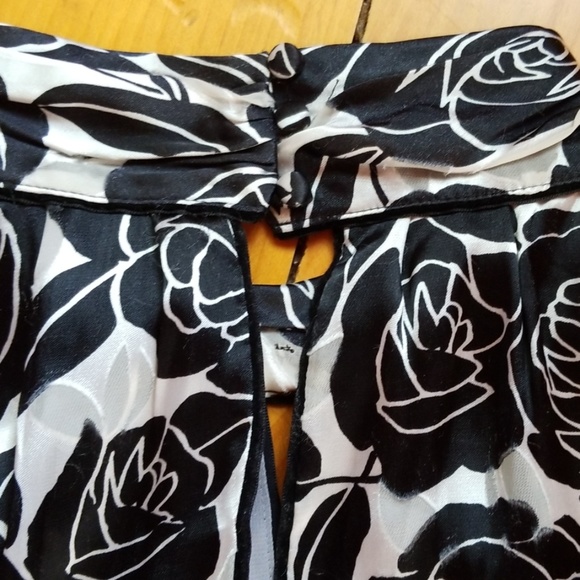 White House Black Market halter top blouse - Picture 5 of 7